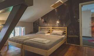 Хостелы Temple House Пловдив Двухместный номер с 1 кроватью или 2 отдельными кроватями и собственной ванной комнатой-2